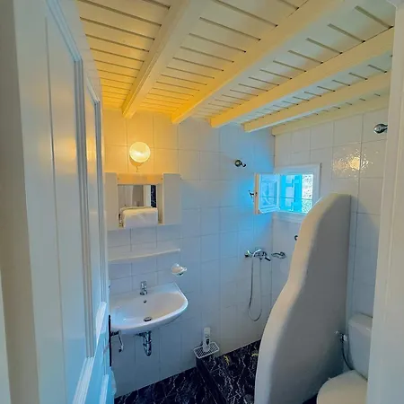 Stylish 2 Bd Escape With Patio At
